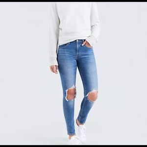 721 Levi’s size 26 medium wash